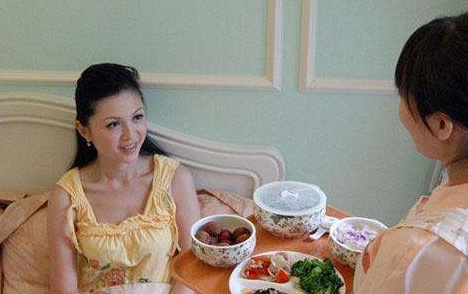 市里|我坐月子都想来伺候，妈做一碗面，婆婆熬一锅粥，吃完后我选婆婆