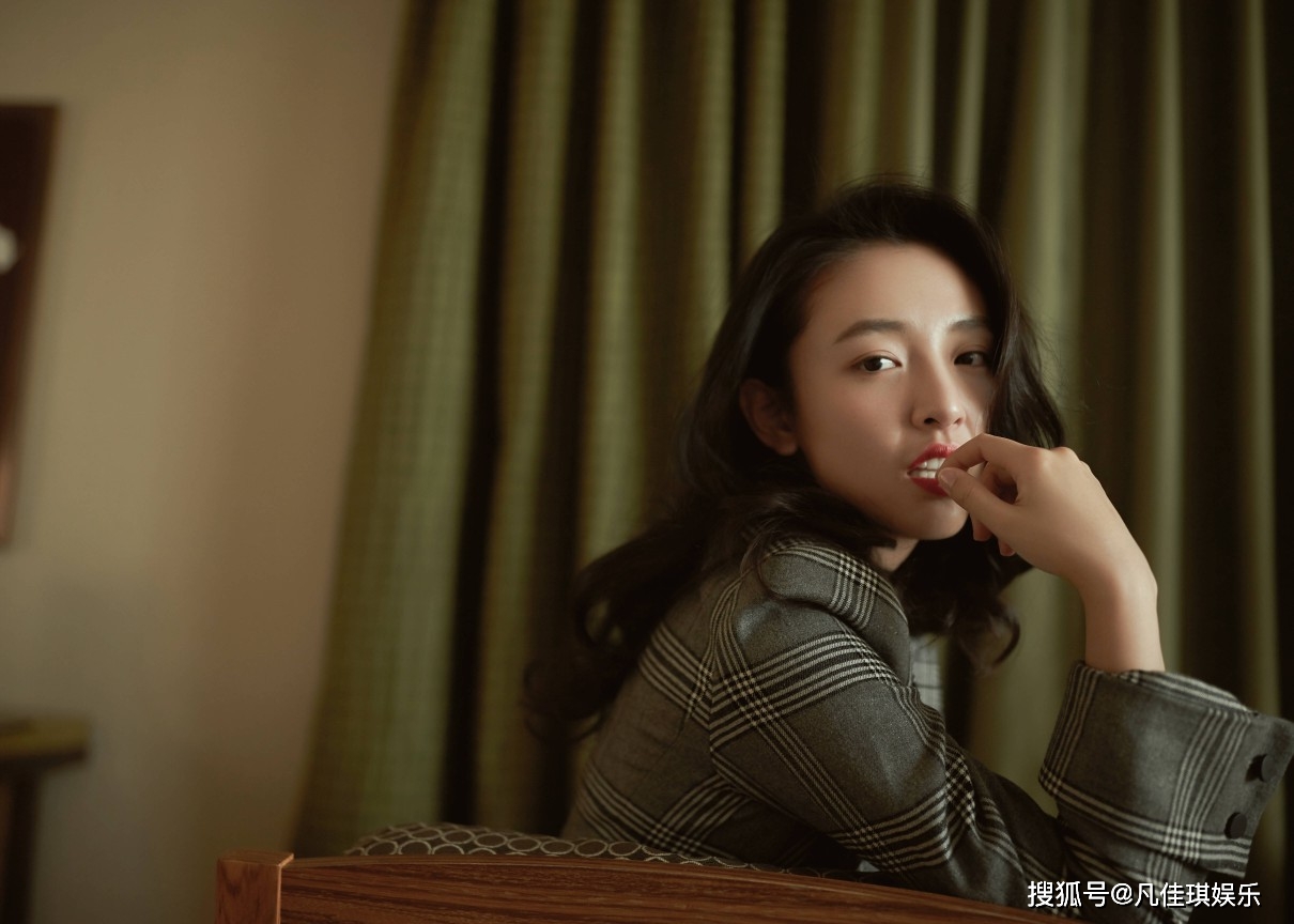 原创吴倩武大校花书模爆红地下情隐秘躲藏恋爱脑偷生孩子脸垮掉