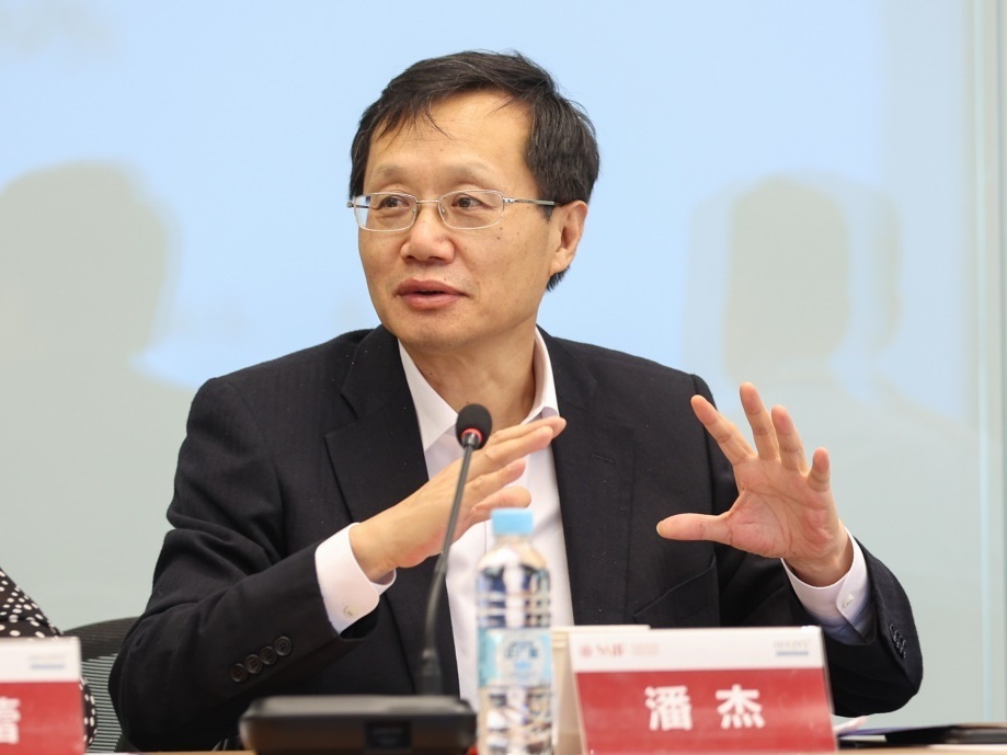 潘杰简要介绍了上海交通大学上海高级金融学院与海华永泰律师事务所长
