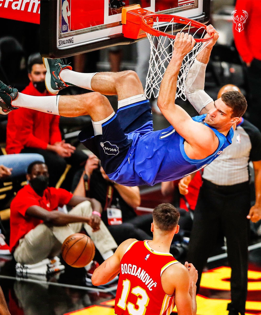 雄鹿胜老鹰总比分2-1逆转,特雷杨再"遭垫脚"!