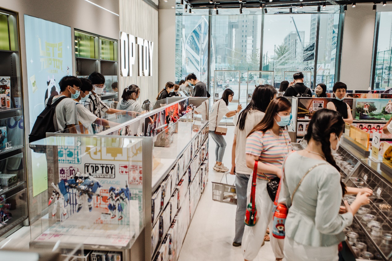 TOP TOY山东首店入驻青岛东方影都融创茂，开业当天潮人云集，玩出新花样_店铺