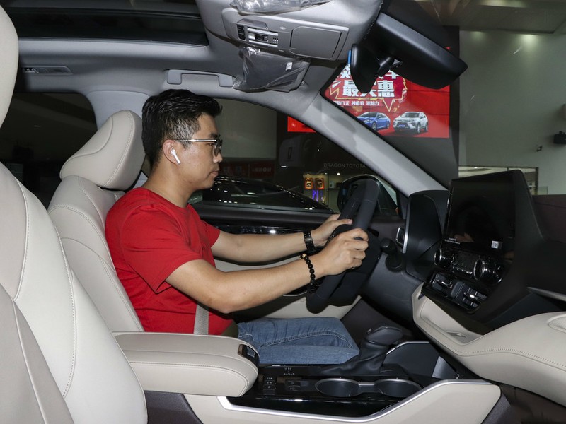 往下边塞红酒瓶再按肚子喝掉主要往下边塞玉器骑马沈驰偷拍研究所两个