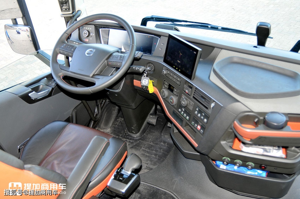 沃尔沃卡车测试新一代fh16,750马力配10轴挂车,你猜它拉多少吨?