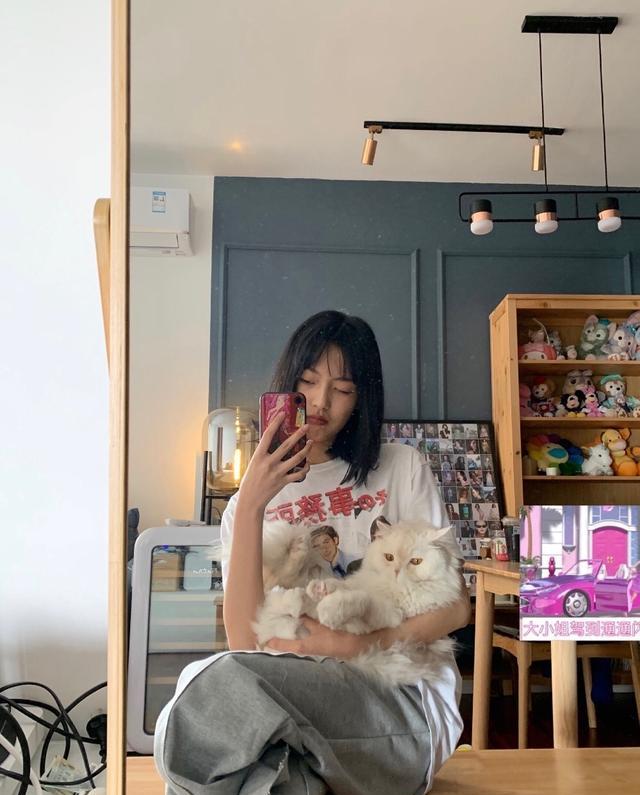 宋威龙绯闻女友赵佳丽太绝了穿吊带裙像黑天鹅真是美到骨子里