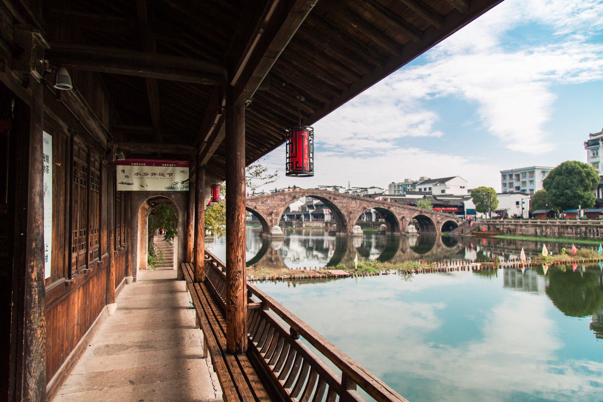 浙江一座江南水乡名镇,名胜古迹遍布,气候宜人