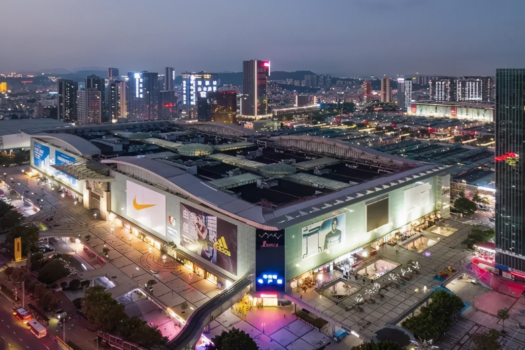 据相关消息表明,深圳龙岗万达广场将用三大科技手段赋能实体商业,全力