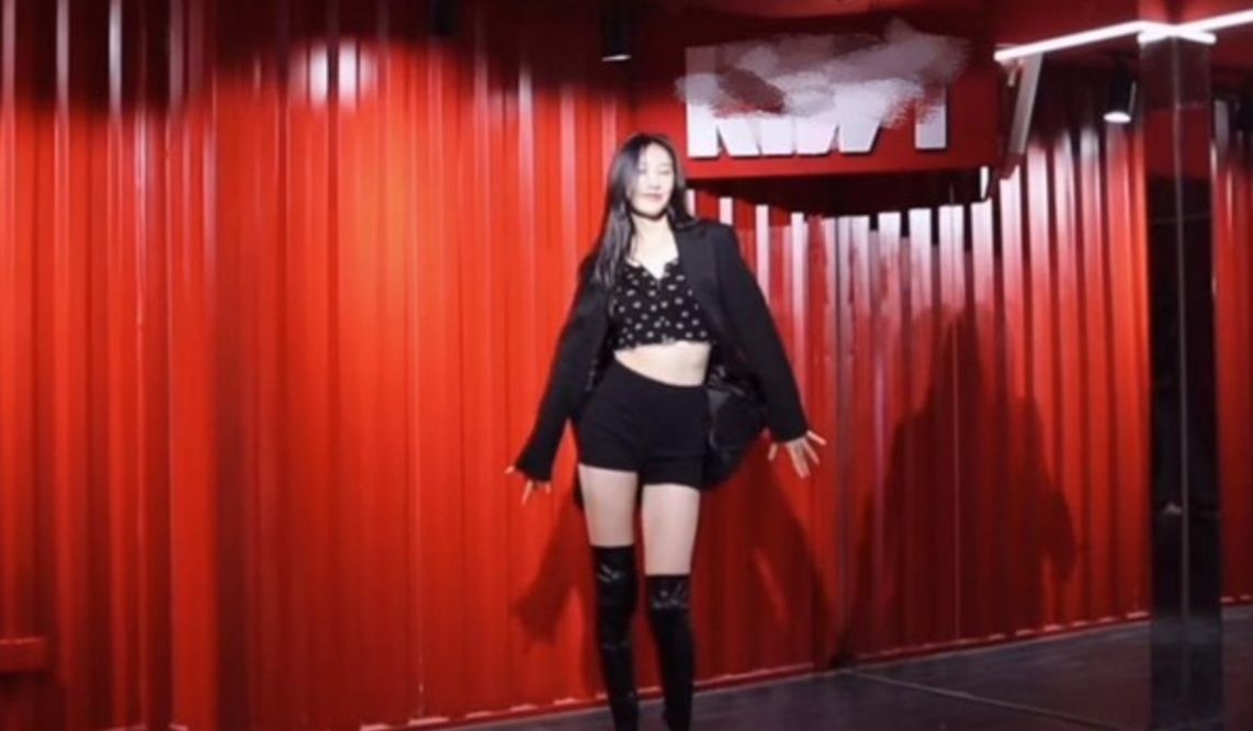 原创35岁张俪号称人间水蜜桃短裤热舞太性感没想到穿旗袍更妖娆