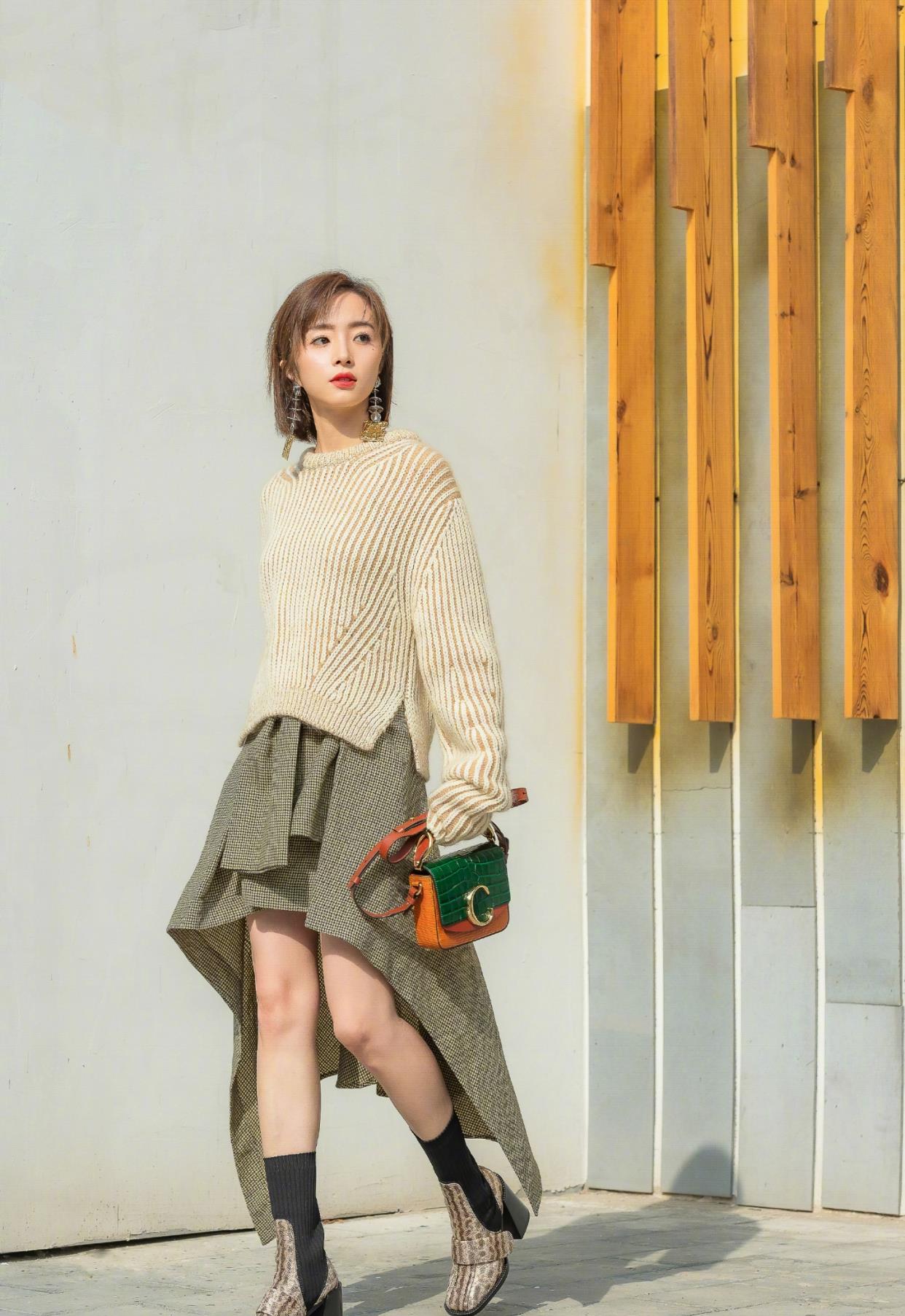 仙女|胡冰卿果然“冰清玉洁”,一身仙女裙明艳动人,仿若人间仙子