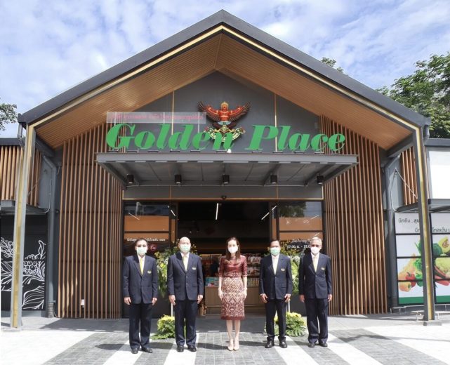 伍伦|泰国55岁华裔富婆有资本!怼脸拍不见一丝皱纹,嫩滑牛奶肌胜少女