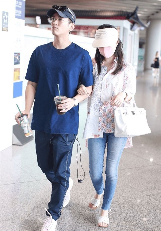 魅力|霍思燕真是嫁给了爱情，拉着杜江穿情侣装也太养眼了，看着好甜