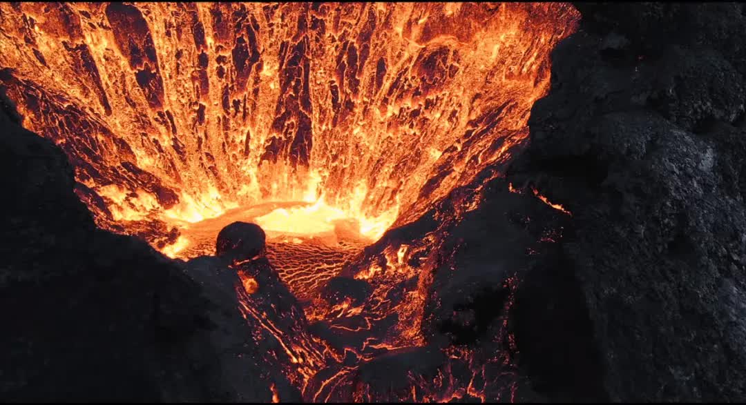 无人机为捕捉冰岛火山喷发坠毁,高风险区域如何保障机身财产安全_岩浆