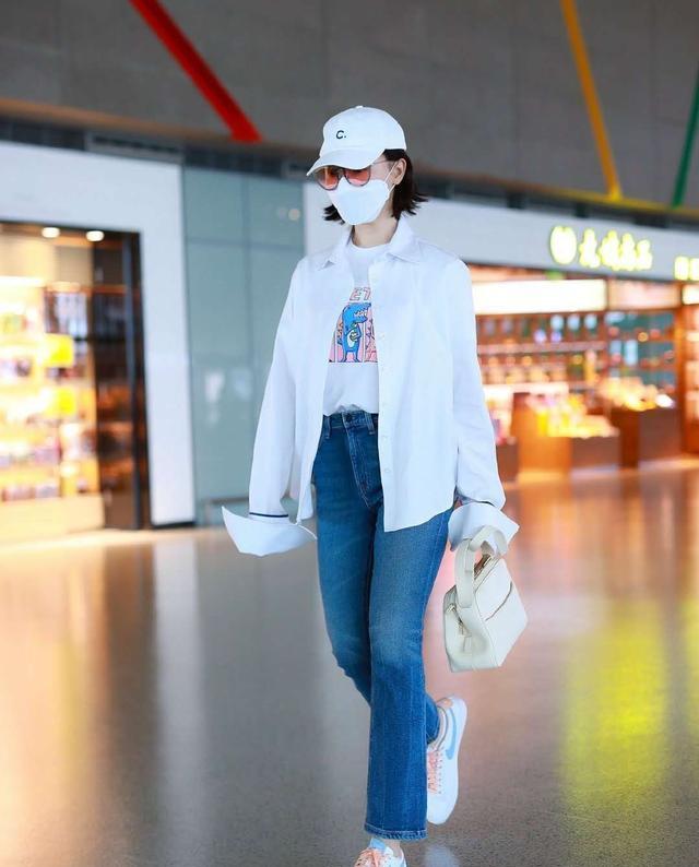 黑色|50岁女人夏天别穿连衣裙,显胖俗气!跟着陈数王菲穿阔腿裤超优雅