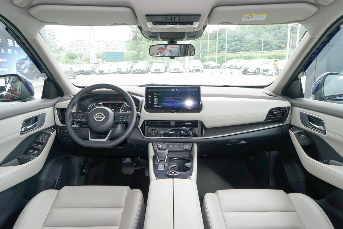 而且在配置方面,新奇骏升级后的nissan connect超智联2.