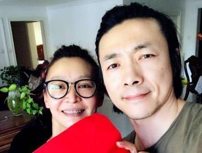 祖峰:《山海情》的白校长,结婚10年0绯闻,妻子是我们熟悉的她_天池