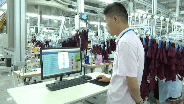 在商水县产业集聚区,主打服装生产的河南阿尔本制衣有限公司已经深耕