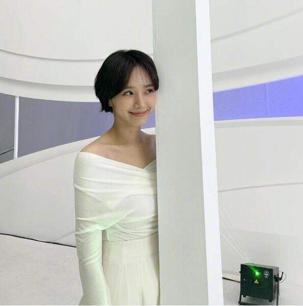 橘色|舒服自然的短发girl 气质和长相都很舒服的盐系风