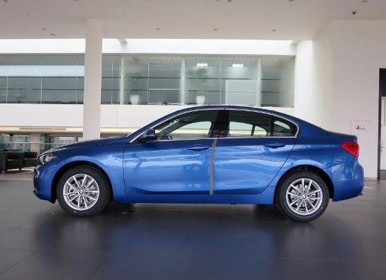 宝马又一爆款车型新车比奔驰a级拉风20t231马力