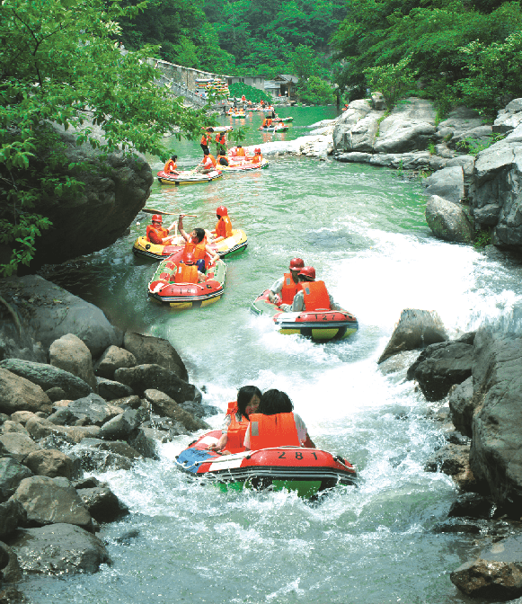 大溪漂流荣耀天空之城旅游度假区拥有森林,水库,竹海,草原,沙滩等生态