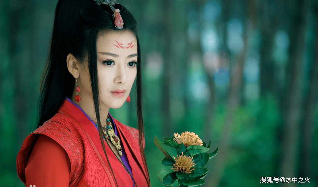 古剑奇谭dlc千年剑灵，红玉太弱了，一出来就被小怪秒掉，怎么办？求技巧。