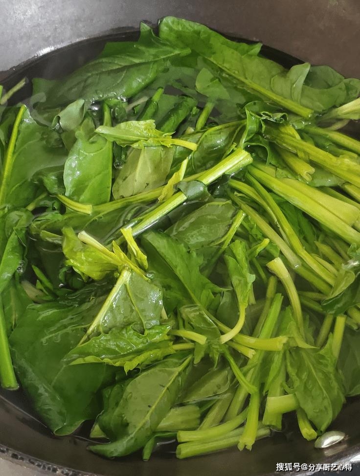 什么菜适合放小米辣 f5dbed6fe38d4cb7ad01e80d1b972d8e.jpeg