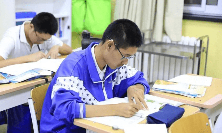 原创同样是初中生走读和住校差距很大上高中后表现明显