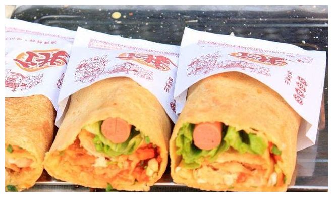 原创鸡蛋灌饼加火腿一个饼就能吃得饱光看图片就已经流口水了