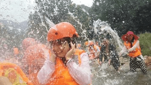 湖南漂流排行_湖南避暑2日游推荐!湿身漂流or玩转高空,感受劲爽夏天!