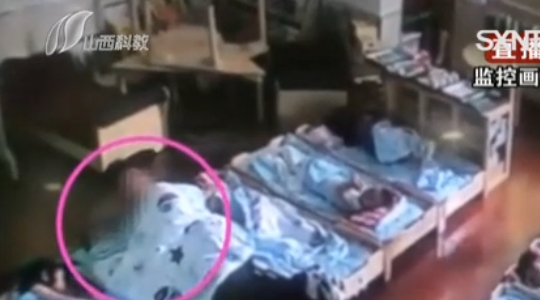 男童|4岁男童没精神，家长调监控发现，孩子被老师猥亵数十天