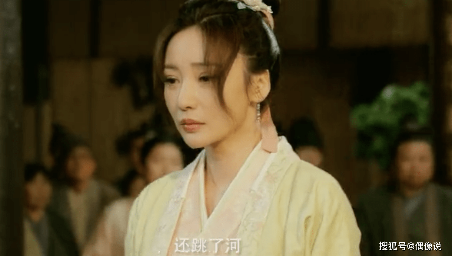 柳岩晒与刘亦菲林允的杀青合影,看不出15岁年龄差