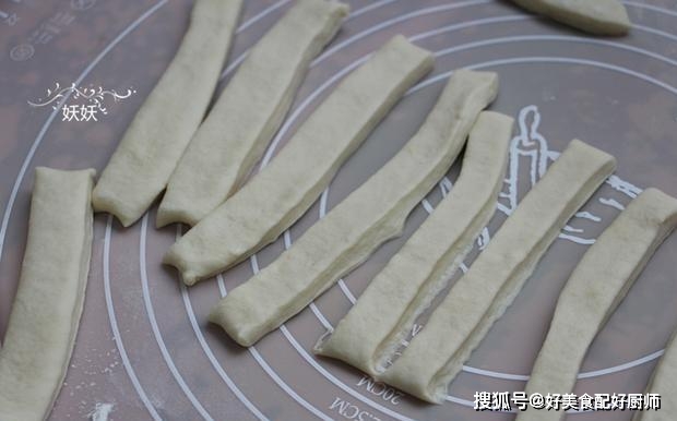 整形|做好这一步, 蓬松金黄的大油条在家轻松做, 脆皮软心根本停不下来