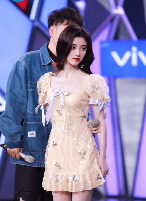 欧阳娜娜身材长腿 a8afdd20a379497da7d1b4a059d6e5c3.png