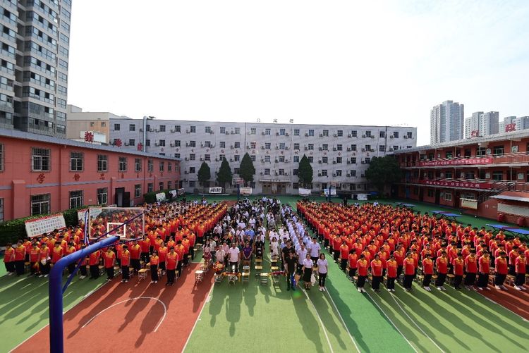 西安文达学校隆重举行2021届高考表彰大会