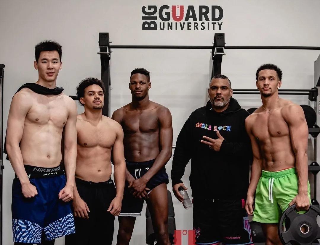 怎样才能变强壮长高 5426b115c72d425e97875bcc7100153f.jpeg