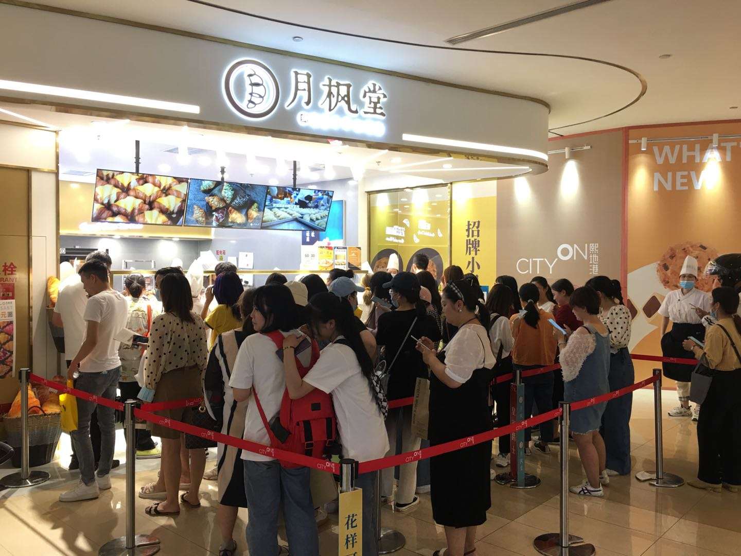 从可颂品类切入烘焙市场,「月枫堂」今年门店将到100家