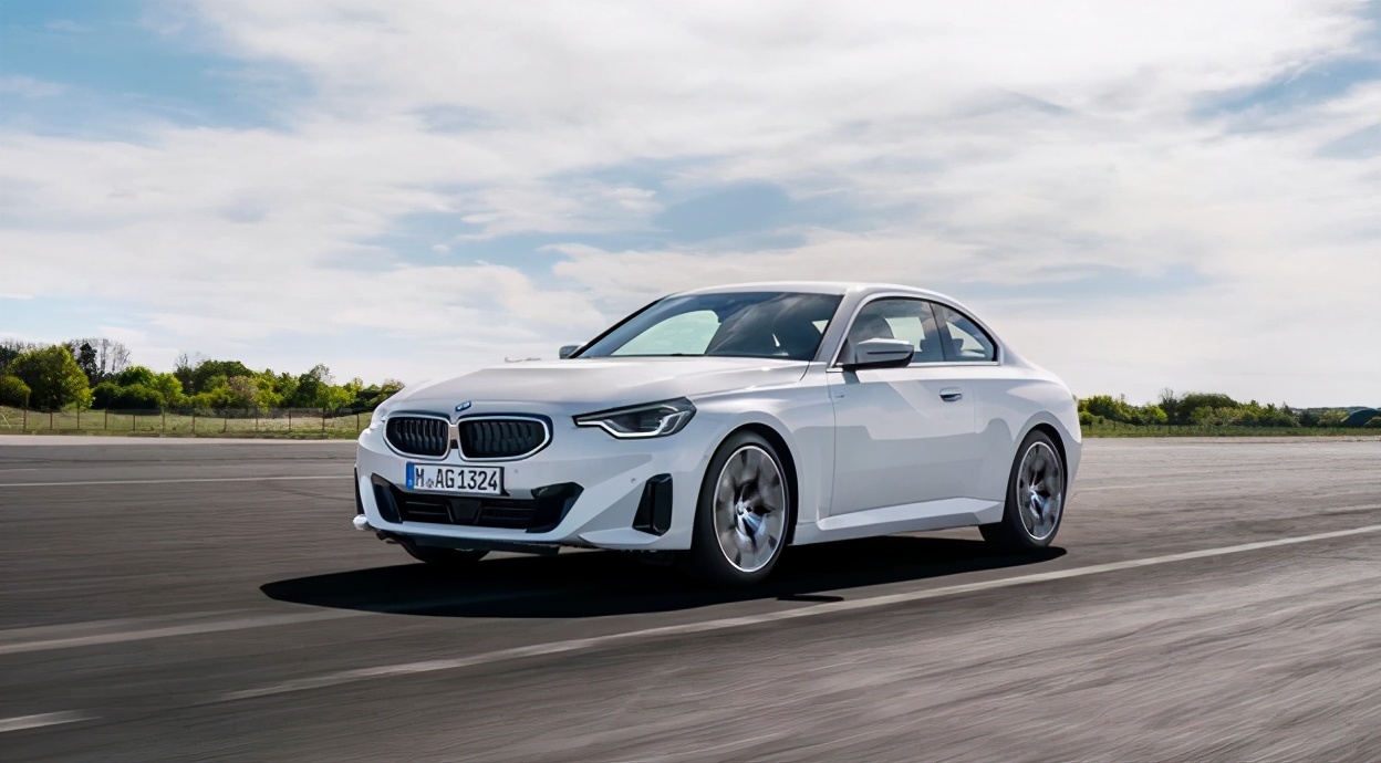 据悉,宝马全系2系coupe首批将推出后驱版230i和四驱版m240i xdr