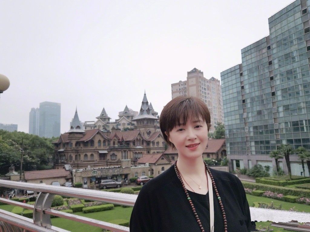 身材|蒋欣本人不胖，但骨架大是真的，看脸都瘦出尖下巴了身材还魁梧！