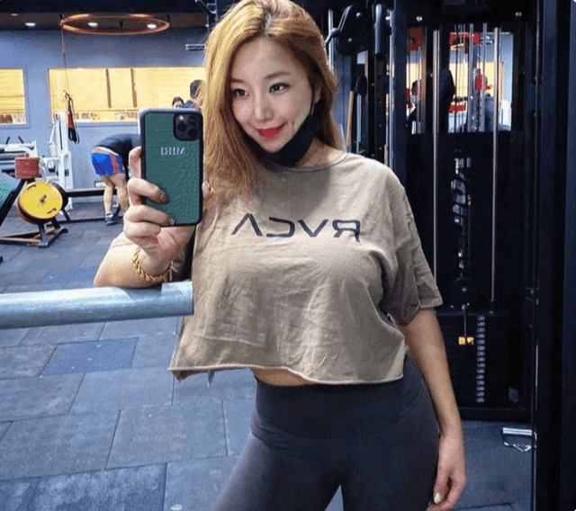 99bb0548b649457ba4d10e9b7e738c29.png