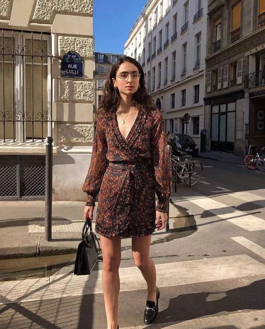 仙女|别再穿高跟鞋了，穿仙女裙＋平底鞋的你，时髦炸！