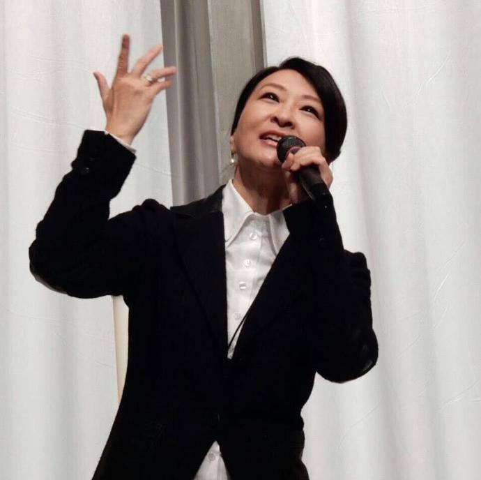 登春晚凭一曲爆红,父亲是亿万富豪,她却下嫁穷小子,隐退做主妇_蒋丽萍