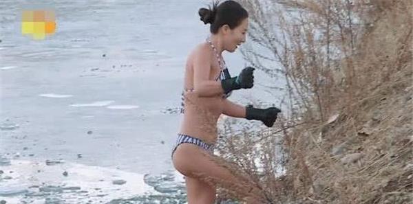 要求|女客人要求冬泳，脱下衣服的时候，谁注意到王鹤棣和武艺的眼神