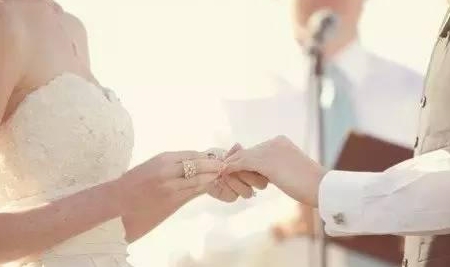 公婆|公婆哄儿媳生二胎，还承诺每月给三千奶粉钱，儿子出生儿媳改姓氏