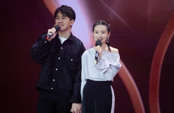 角色|董洁携手张嘉译,新剧造型让人惊艳,一人分饰两角让大家看的过瘾