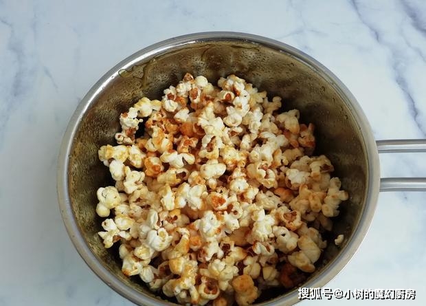 小火|1把玉米1勺白糖,教你在家做爆米花,2分钟爆一锅,粒粒开花香甜
