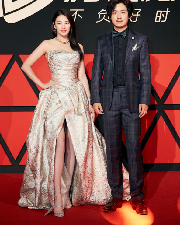 戚薇|今日红毯亮点多!张天爱戚薇李沁玩下衣失踪,江疏影镭射装获最佳