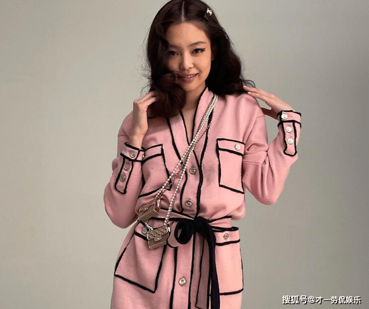 内地|杨幂撞衫韩国女星金智妮，同为性感俏皮路线，谁更胜一筹？
