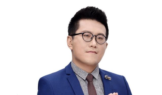 《奇葩说5》黄执中再现爱的抱抱,拥抱后淘汰邱晨,顺便秀7年女友_辩论