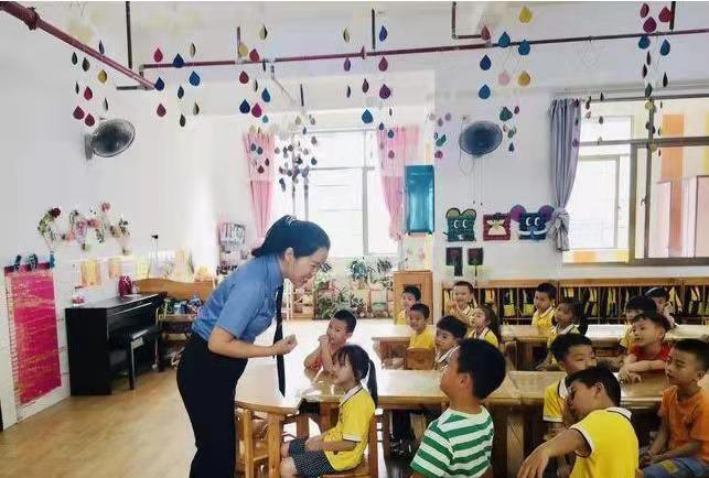 家长|幼儿园“缴费单”成功出圈,家长看后纷纷叫苦:一个孩子都养不起