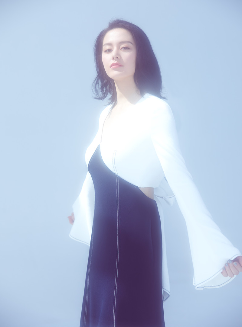 王力可最新写真朦胧梦幻仙气满满天堂的张望扎实演技获好评