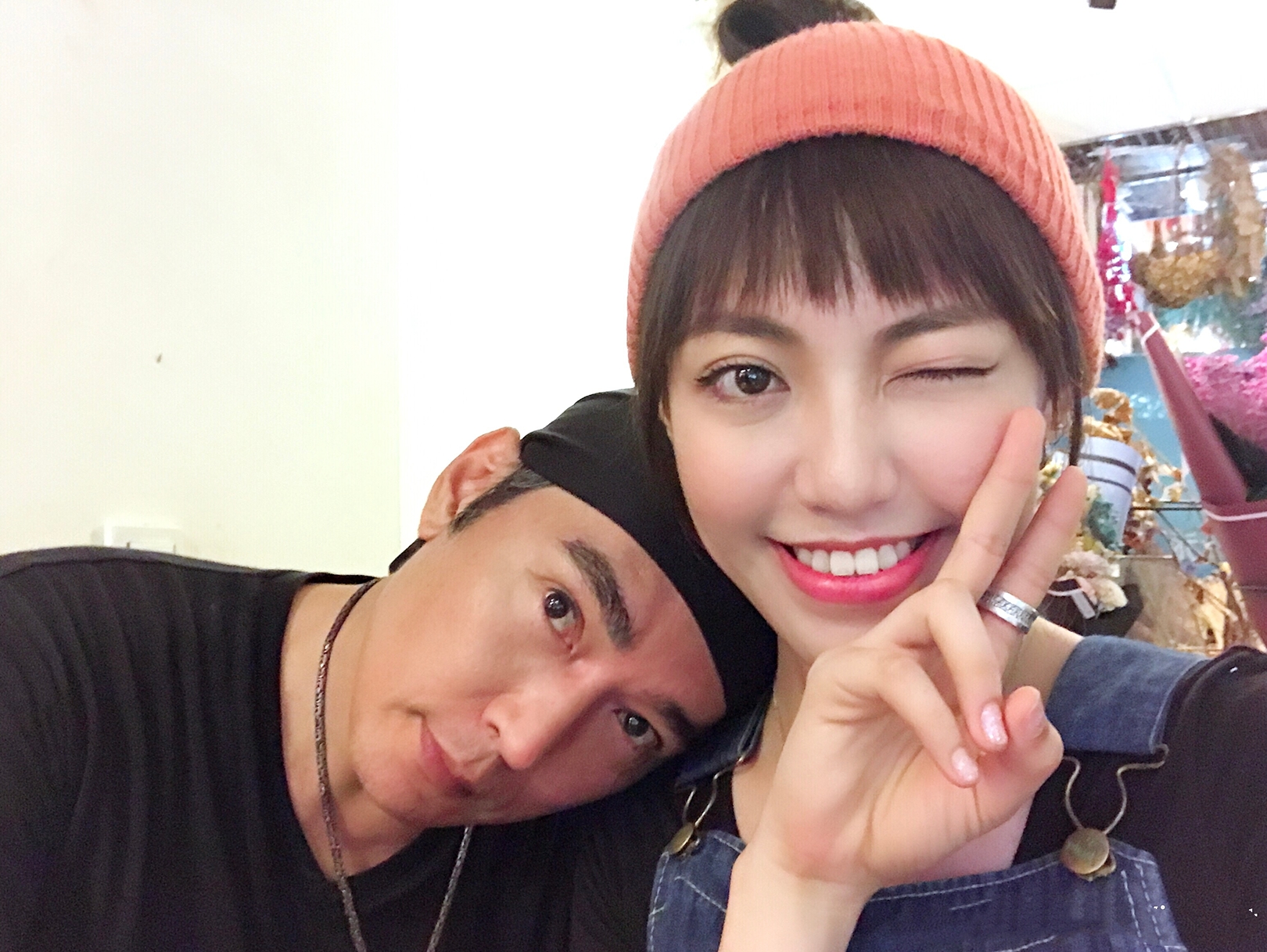 焦曼婷|53岁焦恩俊被女儿泥塑，画女妆扎马尾超萝莉，噘嘴卖萌毫无违和感