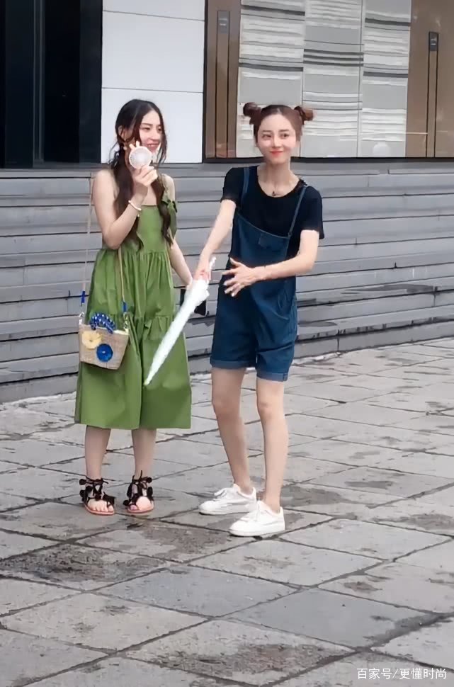 网友|离开长腿特效的网红有多高?穿桔梗裙不到160,网友:被骗了!